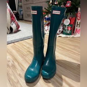 Women’s Original Tall Hunter Rain Boots with liners size 8